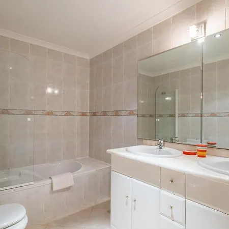 Apartament Encosta Superb Two Bedroom *